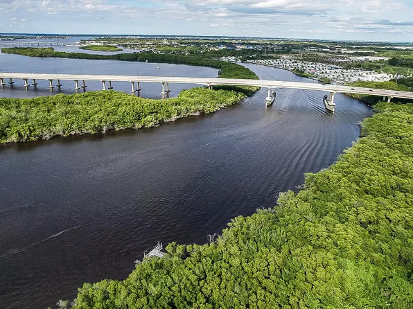 233 SW Otter Run Place, Stuart, FL 34997