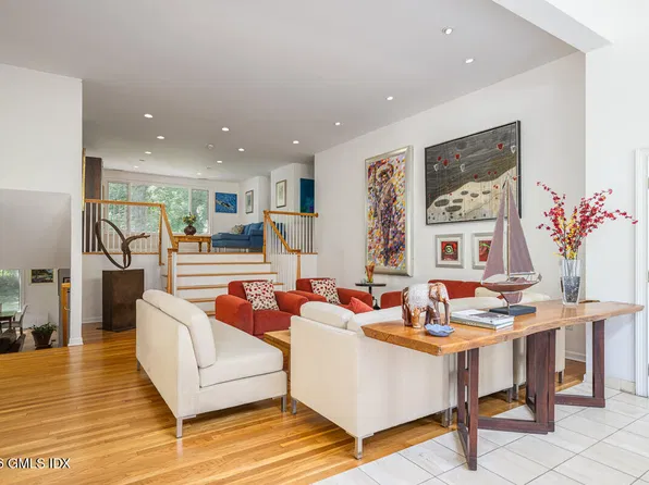1 Deepwoods Ln, Old Greenwich, CT 06870