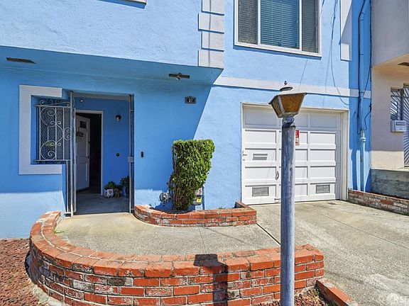 4th image of 37 Pasadena St