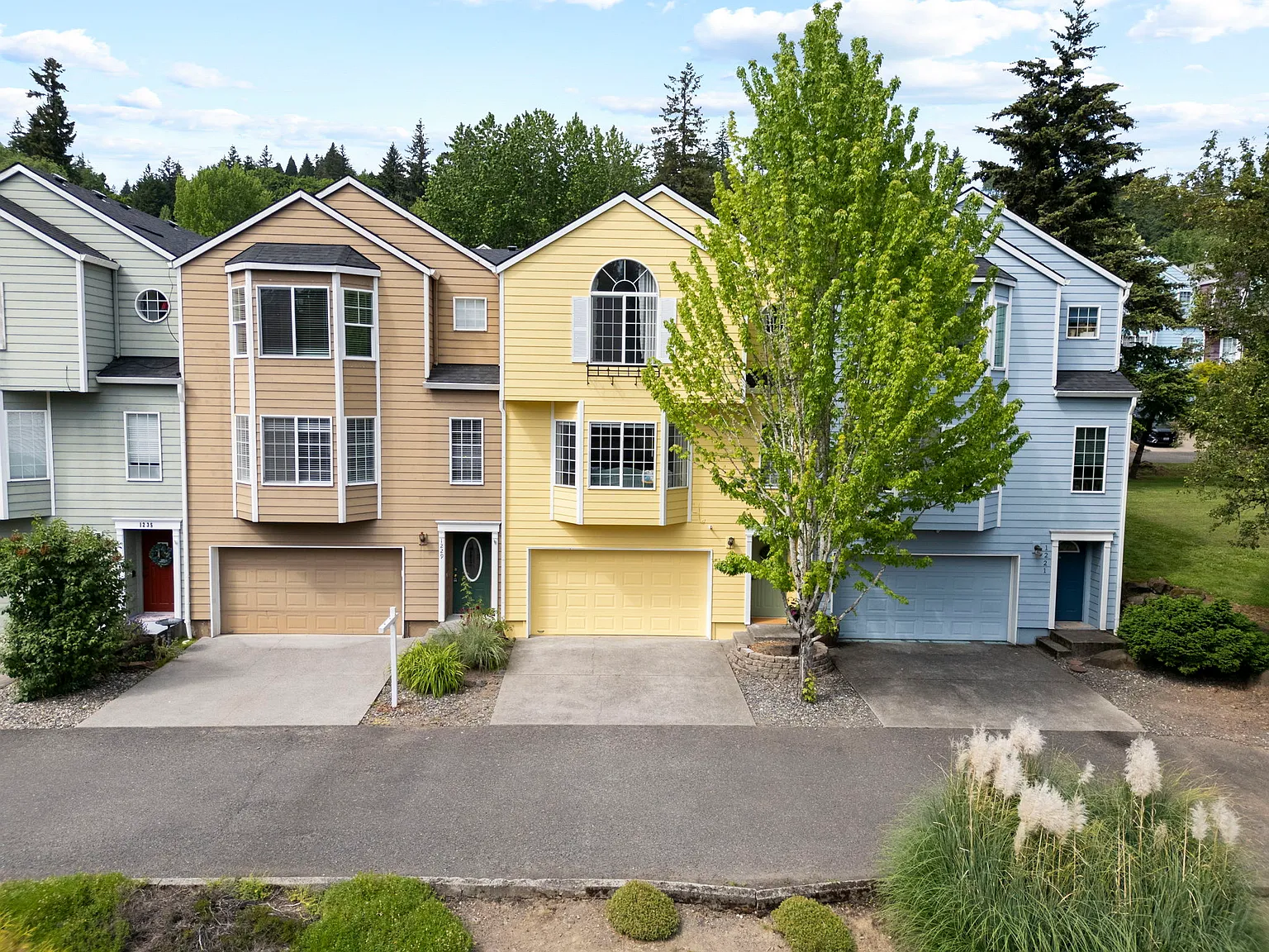 3 bed, 2.5 bath, 1400 sqft, $4,600 — Photo 2
