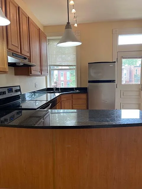 2 bed, $1,600 — Photo 4