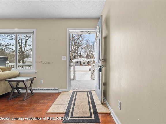 4th image of 3211 S Deerfield Ave