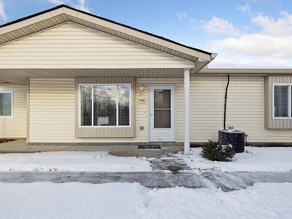 3rd image of 1186 Parklane Cir