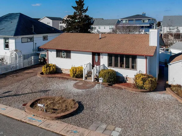 4 Rona Ln, Manahawkin, NJ 08050