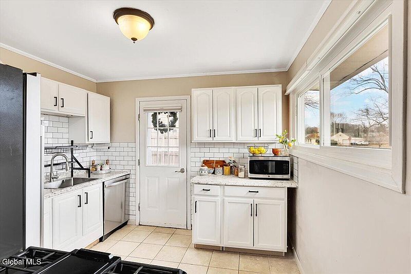 2nd image of 21 Jase Court