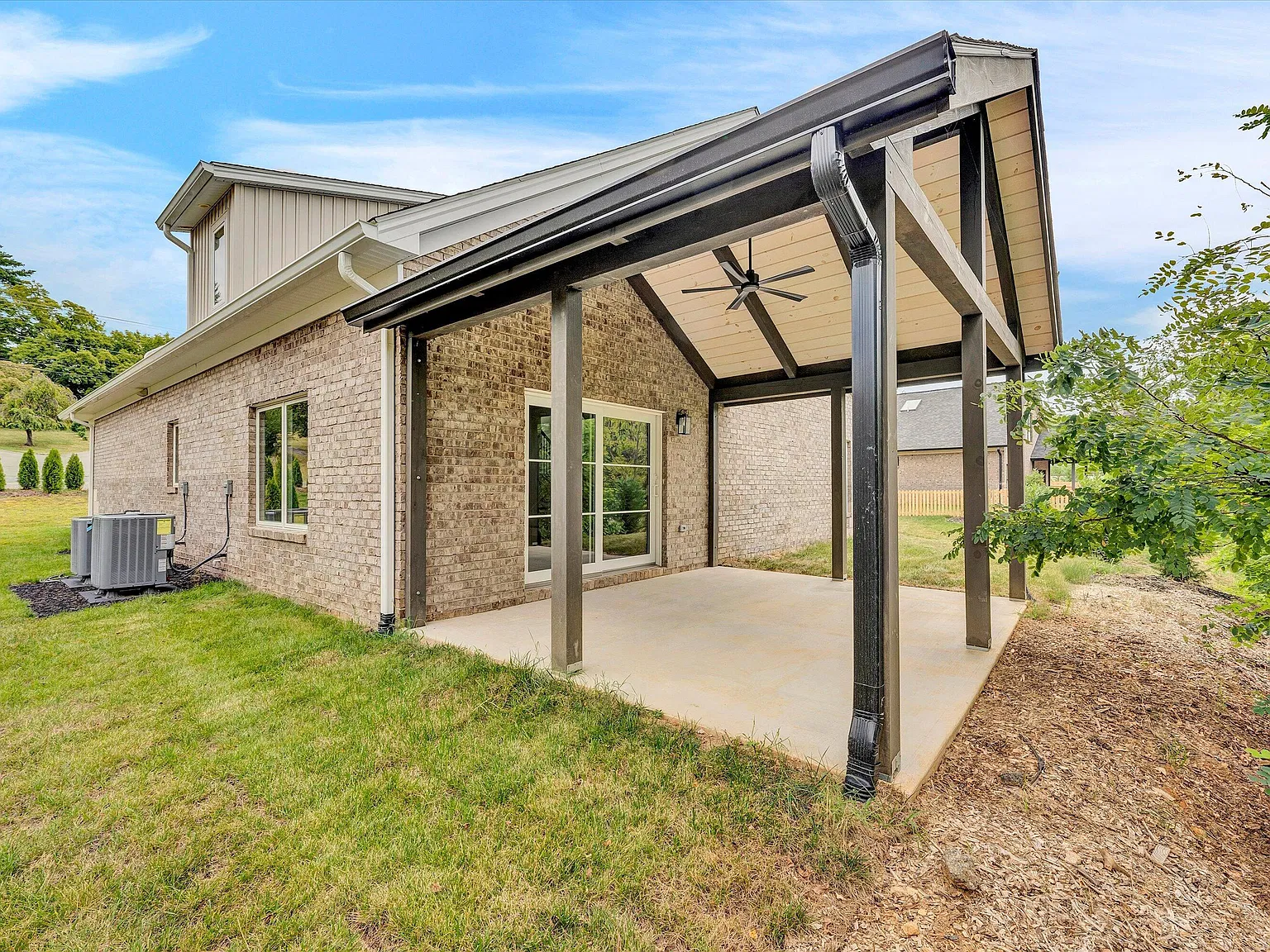 4 bed, 3.0 bath, 2250 sqft, $3,595 — Photo 3