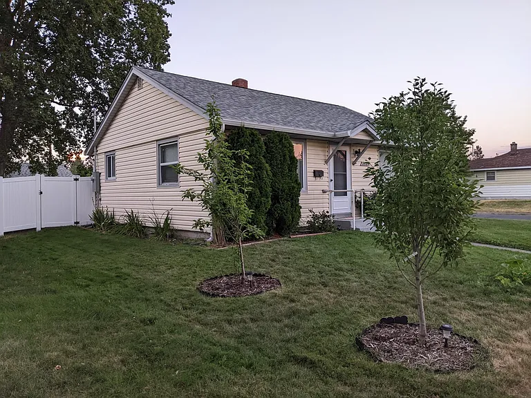 2404 W Kiernan Ave — Photo 1