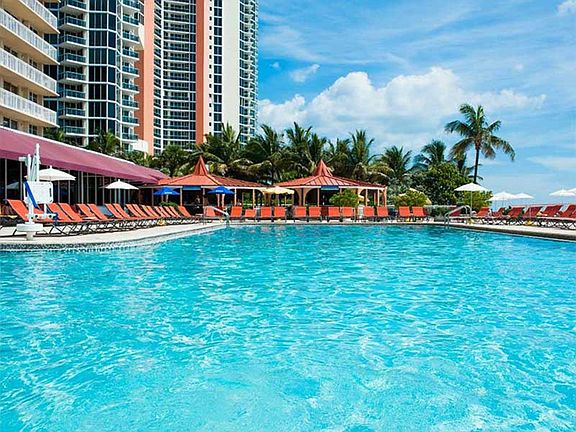 4th image of 19202 Collins Ave #632