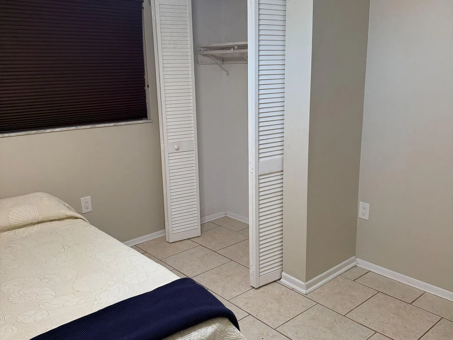 4 bed, 2.0 bath, 1700 sqft, $815 — Photo 2