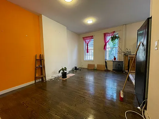 Rented by Evergreen Realty & Investments | media 14