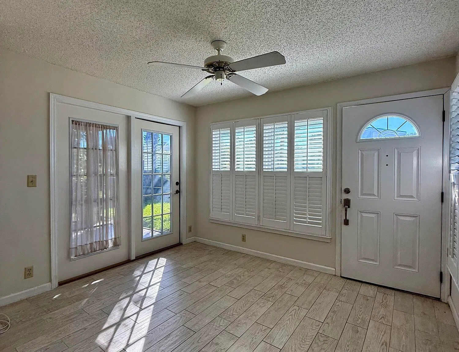 2 bed, 1.5 bath, 955 sqft, $2,450 — Photo 2