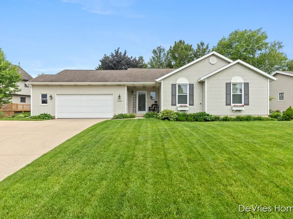 3030 Clearview Dr, Hudsonville, MI 49426