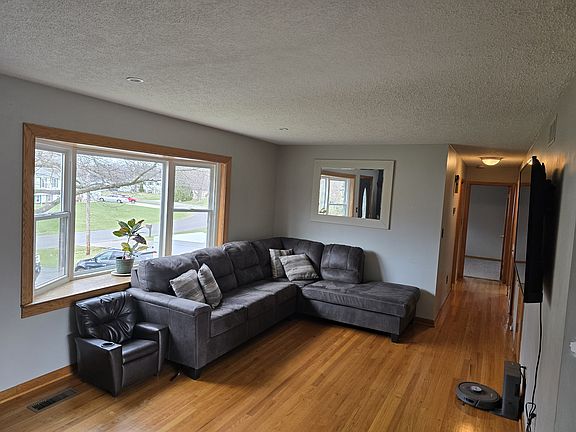 3rd image of 1392 Whitehall Dr