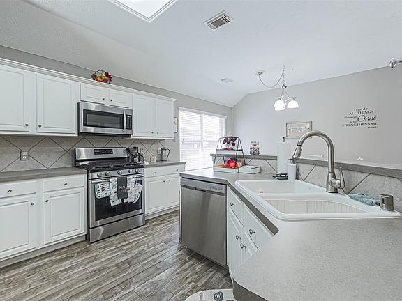 5th image of 20502 Coleridge Ln