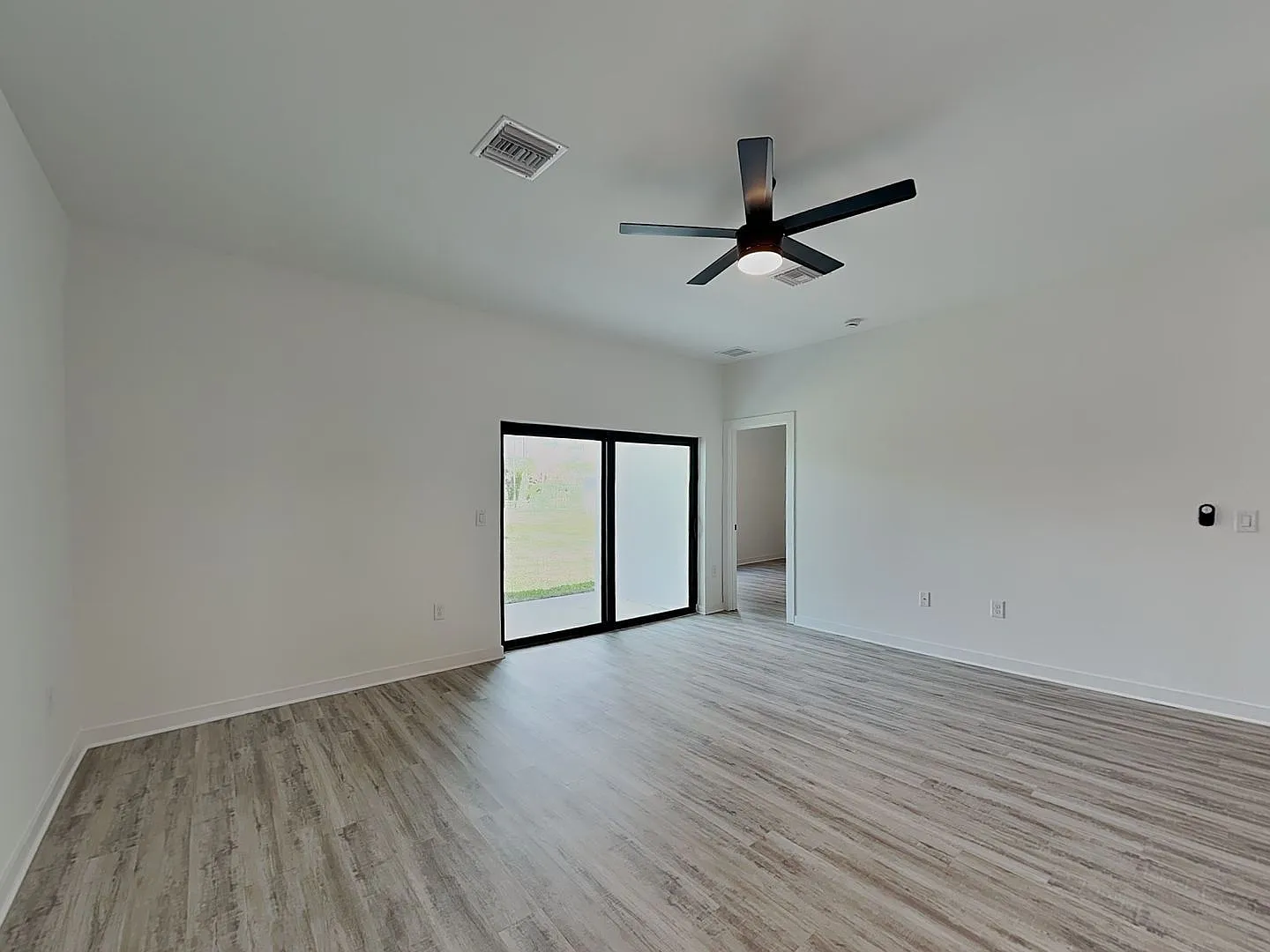 3 bed, 2.0 bath, 1198 sqft, $1,795 — Photo 2
