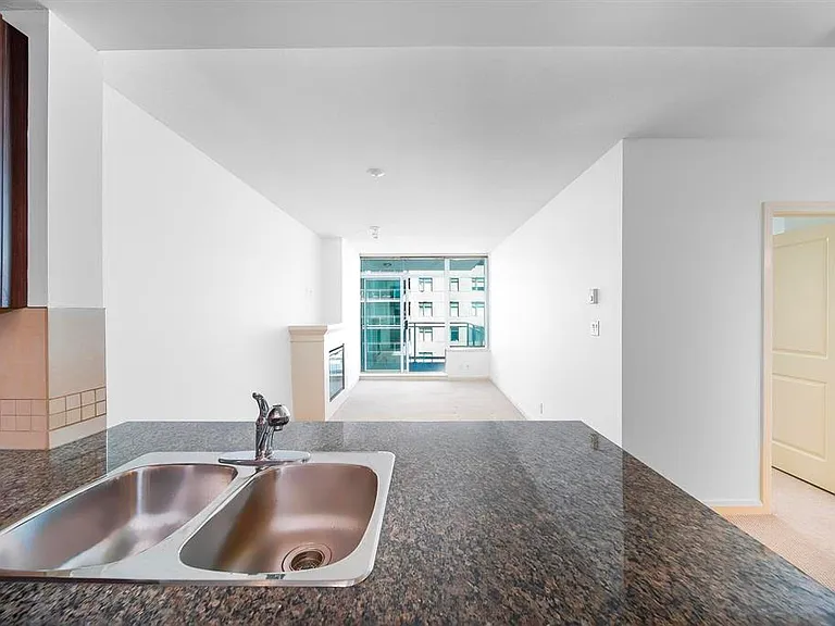 892 Carnarvon St #2203 — Photo 4