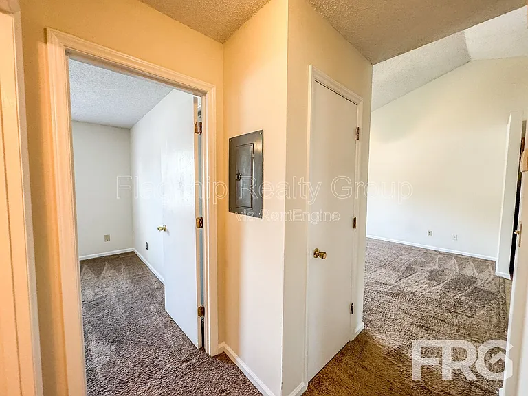 2108 E 3rd St #B — Photo 10