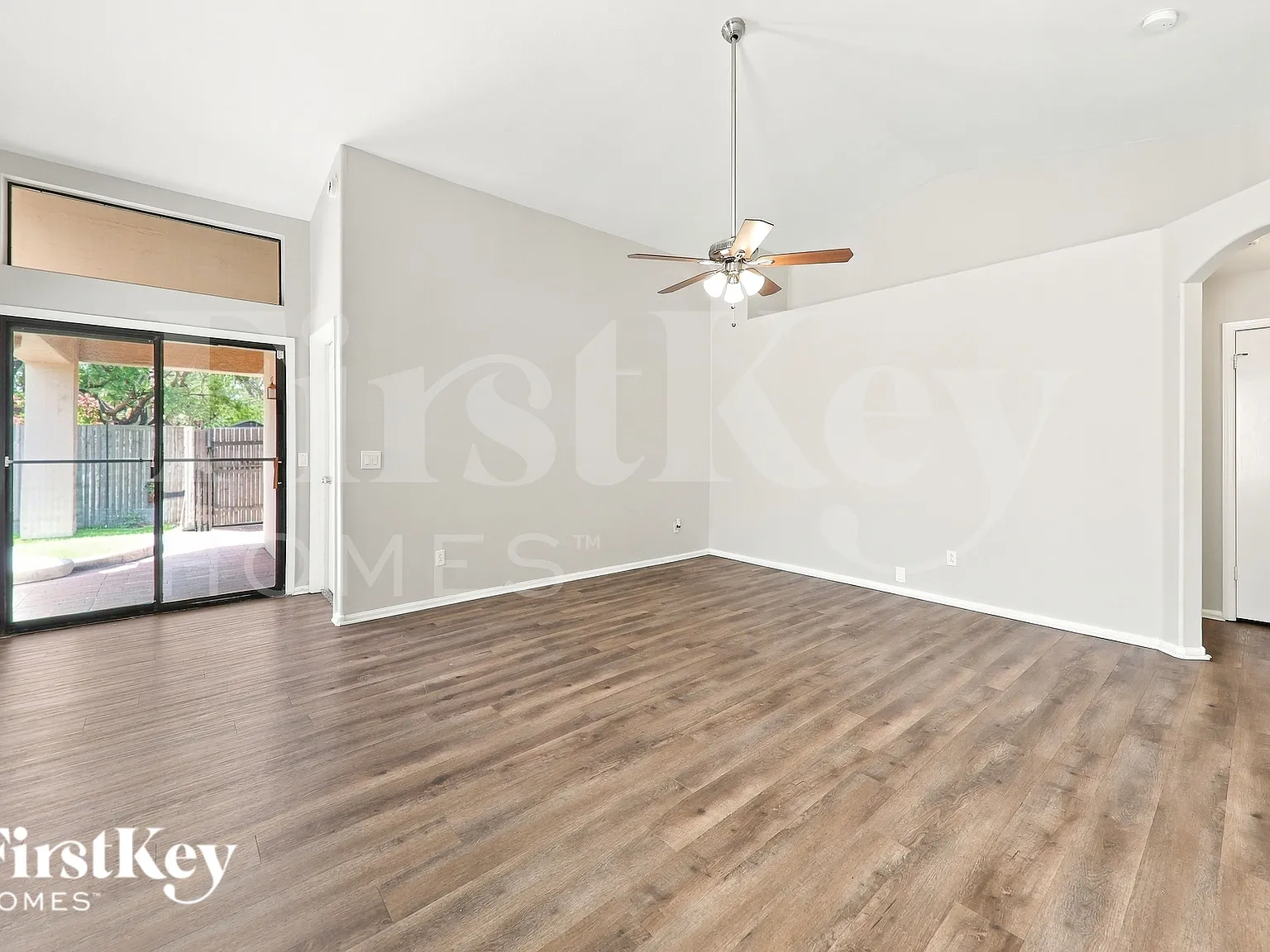 3 bed, 2.0 bath, 1567 sqft, $2,115 — Photo 2