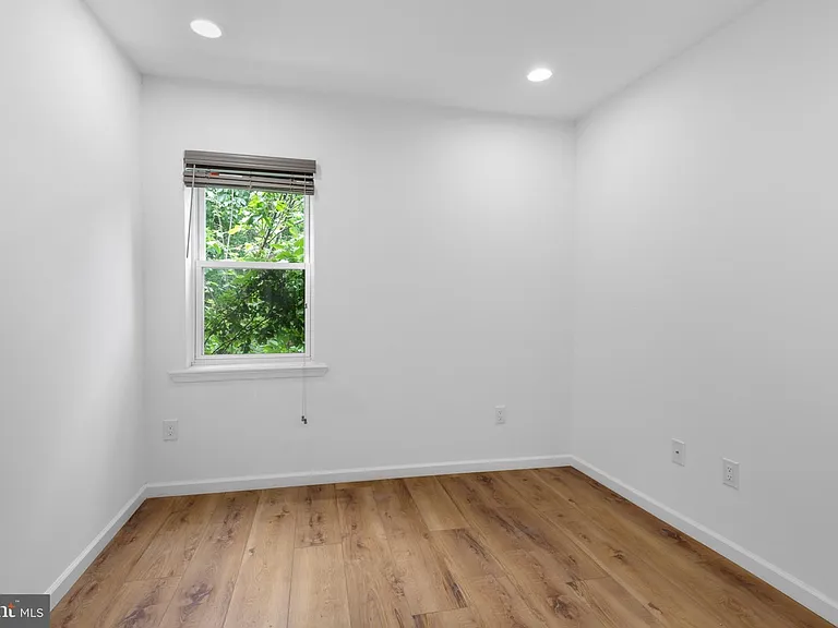 2516 W Master St — Photo 30