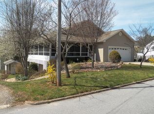 278 Bidwell St, Franklin, NC 28734