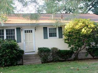 15 Hillcrest Ave, Warwick, RI 02889