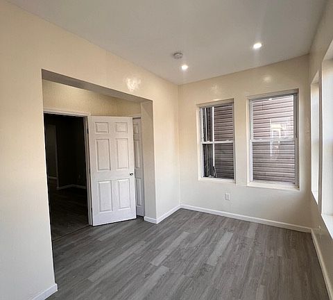 5th image of 72 Seymour Ave Floor 1