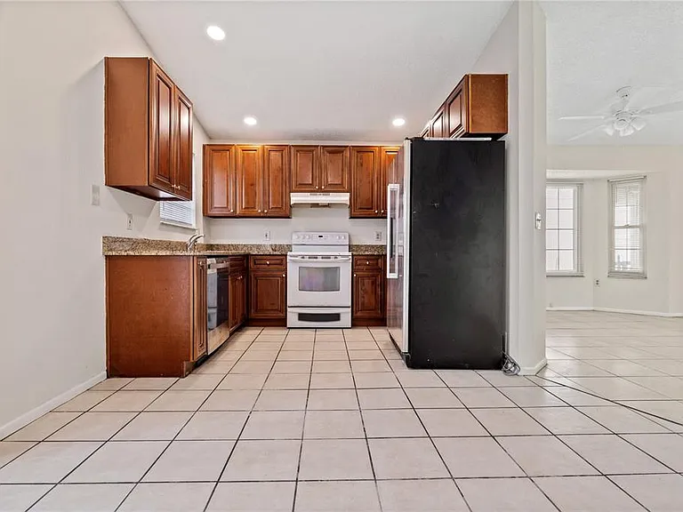 7607 Glades Ct — Photo 8