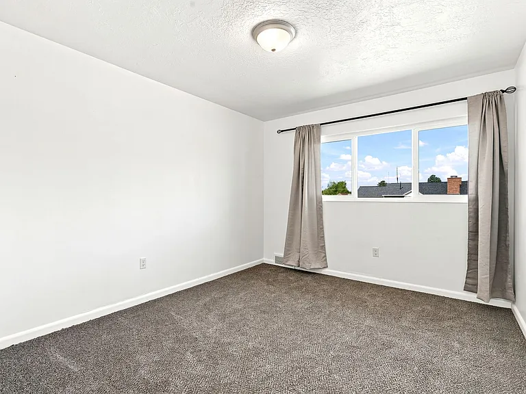 5256 S 2000 W — Photo 13