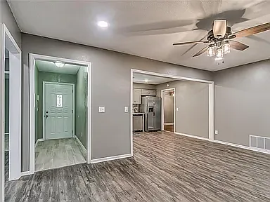 4 bed, 1729 sqft, $1,600 — Photo 2