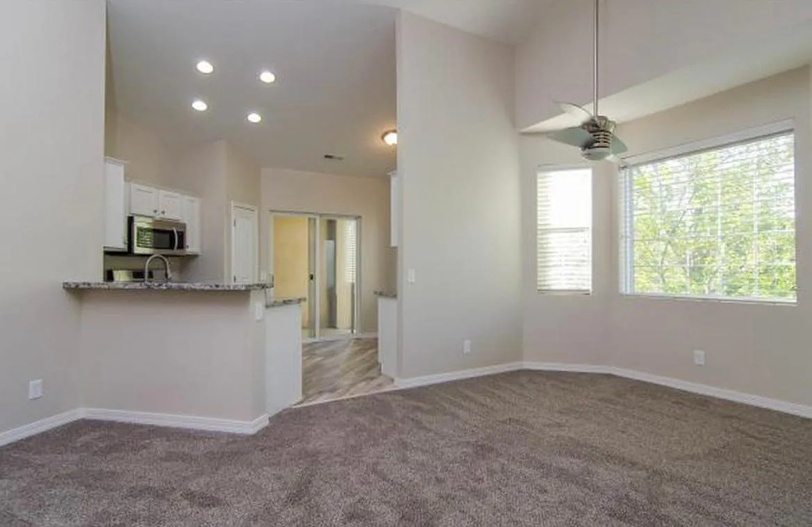 2 bed, 1697 sqft, $2,200 — Photo 3