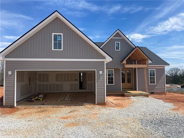 209 Nellie Rd, Walhalla, SC 29691