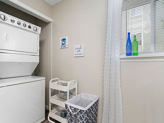 5th image of 6829 N Broadway St #6809-2B