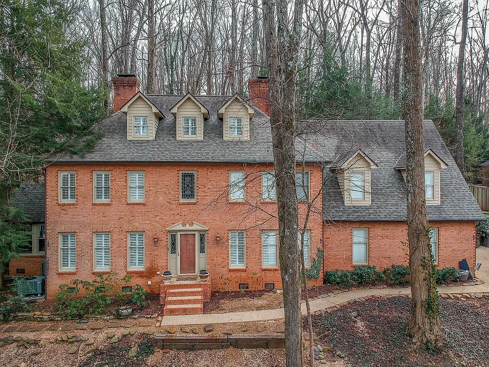 1st image of 208 Winmont Turn