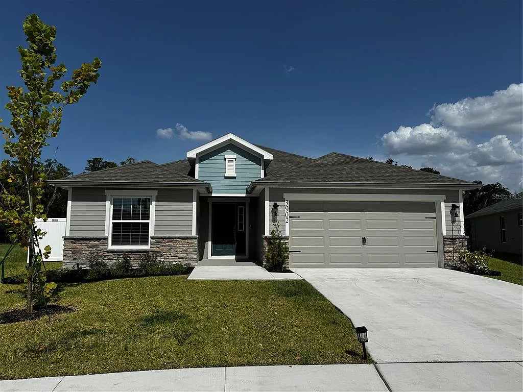 3 bed, 2.0 bath, 2005 sqft, $2,895 — Photo 1