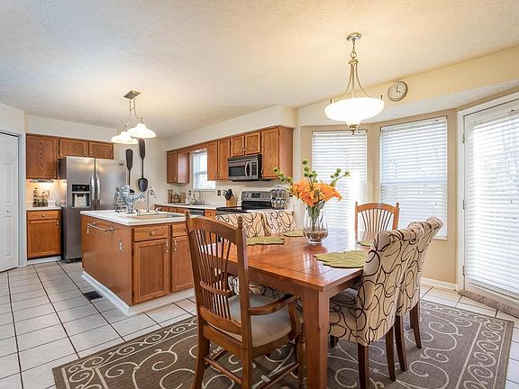 5th image of 293 N Bend Dr