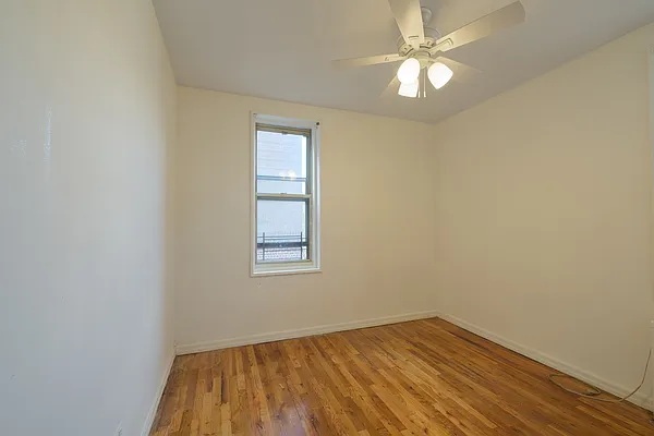 Sold by Venezia Realty Group LLC | media 11