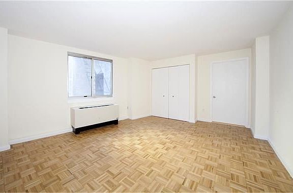 4th image of 308 E 38th St APT 14A