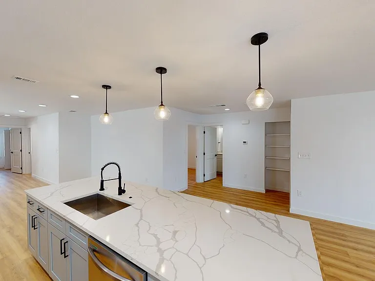 215 N Jester Ave — Photo 12