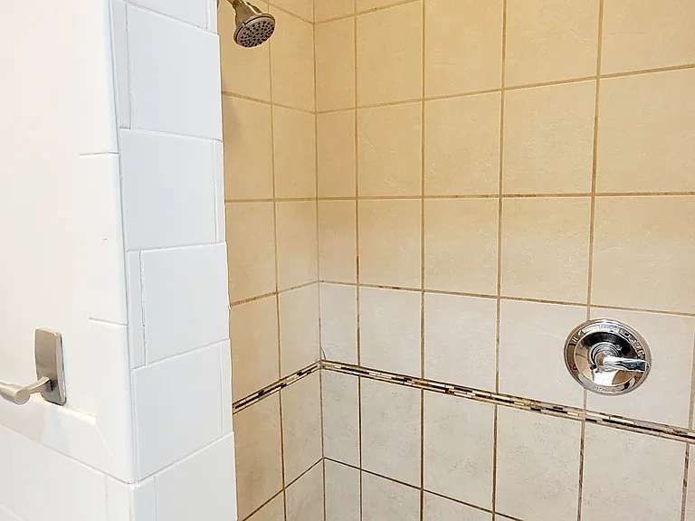 215 Buckingham Pl #2F — Photo 13