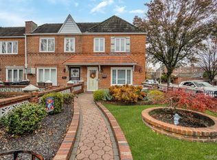 6202 78th St, Middle Village, NY 11379