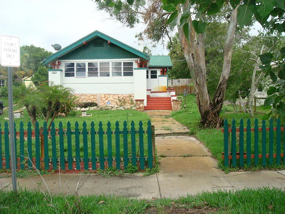 1st image of 823 N Oleander Ave
