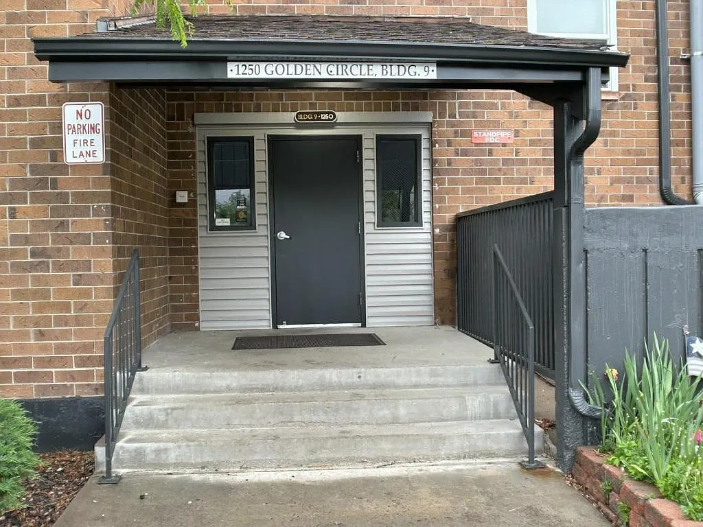 Building Photo - 1250 Golden Cir #408