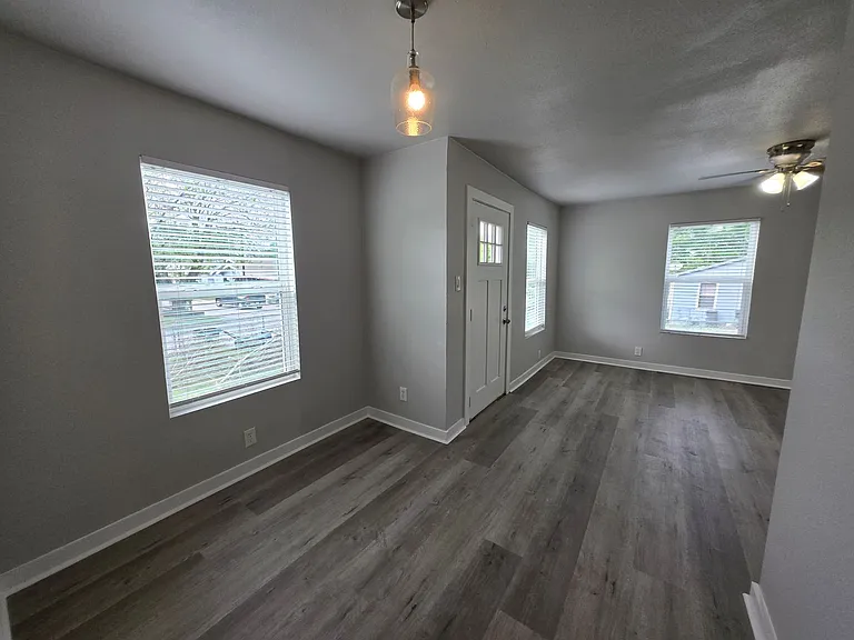 501A Parkdale Ave — Photo 4