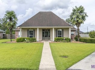 163 Rosewood Ct, Port Allen, LA 70767