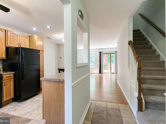 4th image of 417 Mayfair Pl
