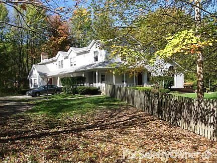2nd image of 2889 Whit Ave