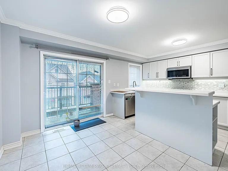 419 Rossland Rd E — Photo 19