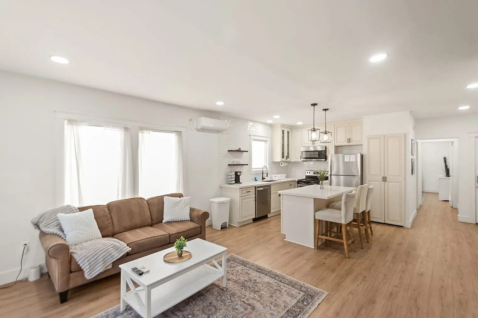 1 bed, 1.0 bath, $2,170 — Photo 2