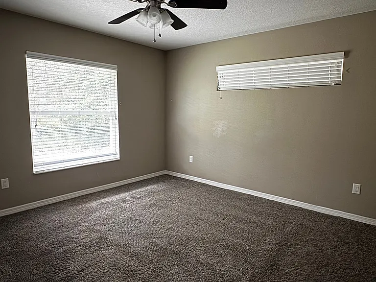 9210 N Travis Dr — Photo 9