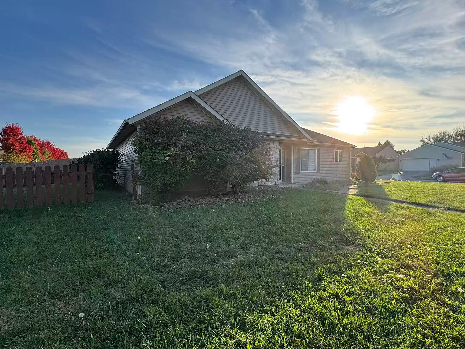 3 bed, 1370 sqft, $2,200 — Photo 3